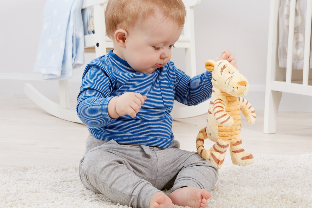 Disney Winnie the Pooh Classic Tigger Soft Toy (4)