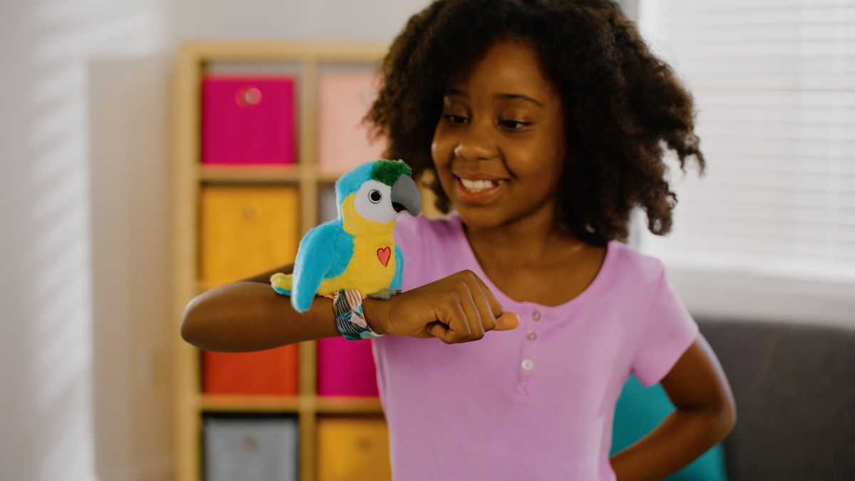 Happy Yappers Blue Parrot Talking Bird Toy (10)