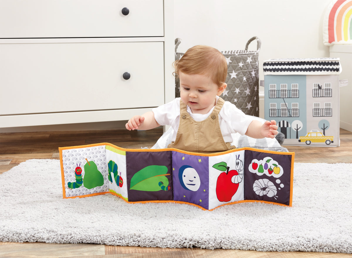 The Very Hungry Caterpillar Unfold and Discover Fold Out Book (9)