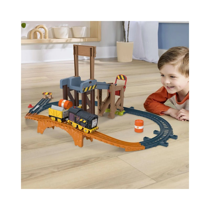 Thomas & Friends Diesel Lift & Load Playset (1)
